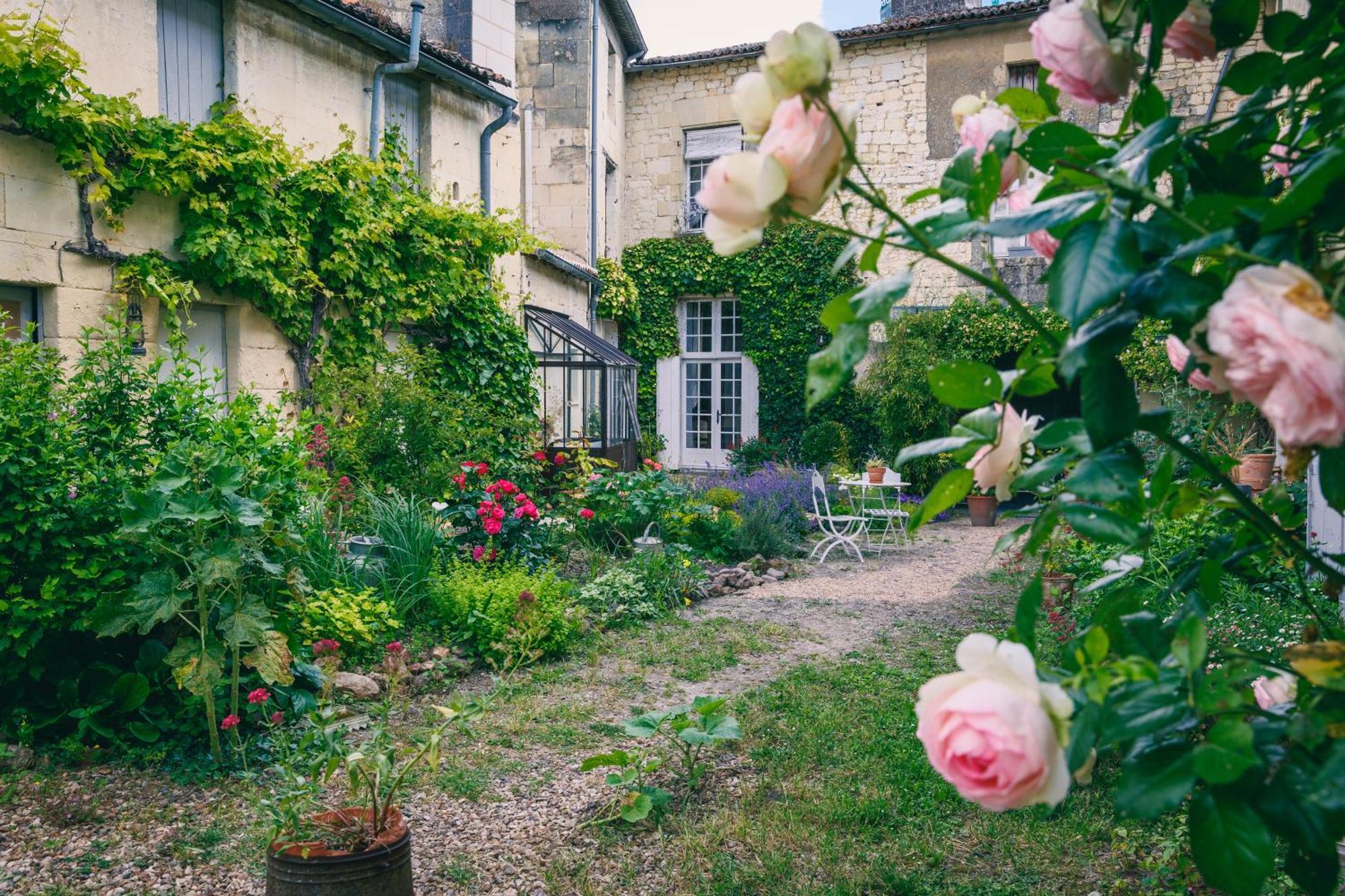 Le Prieure Sainte Croix Hotel Loudun Buitenkant foto