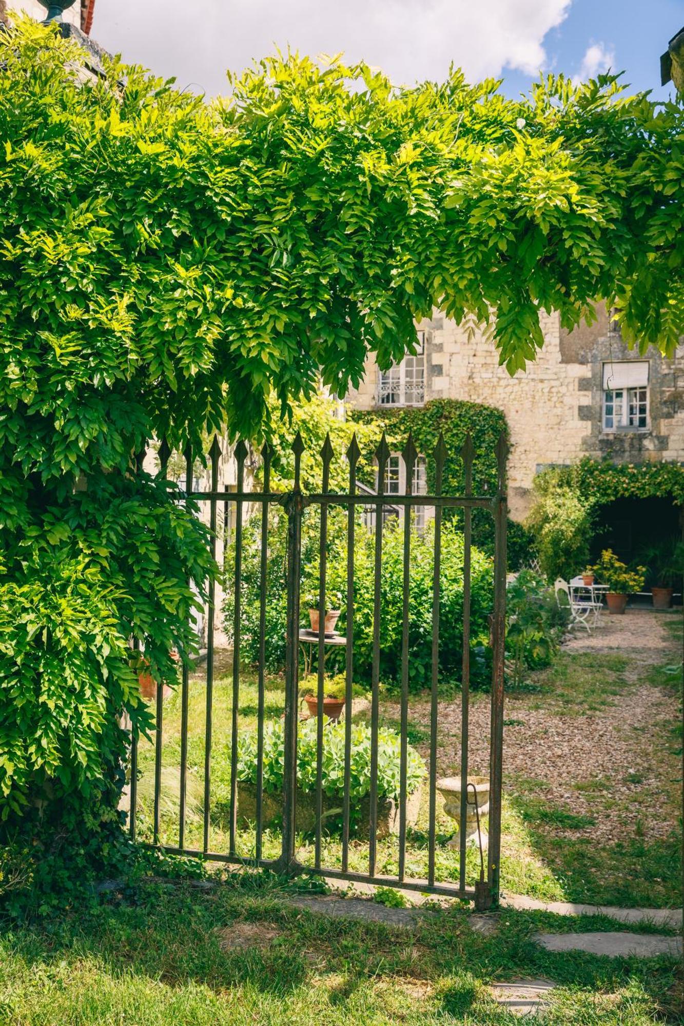 Le Prieure Sainte Croix Hotel Loudun Buitenkant foto
