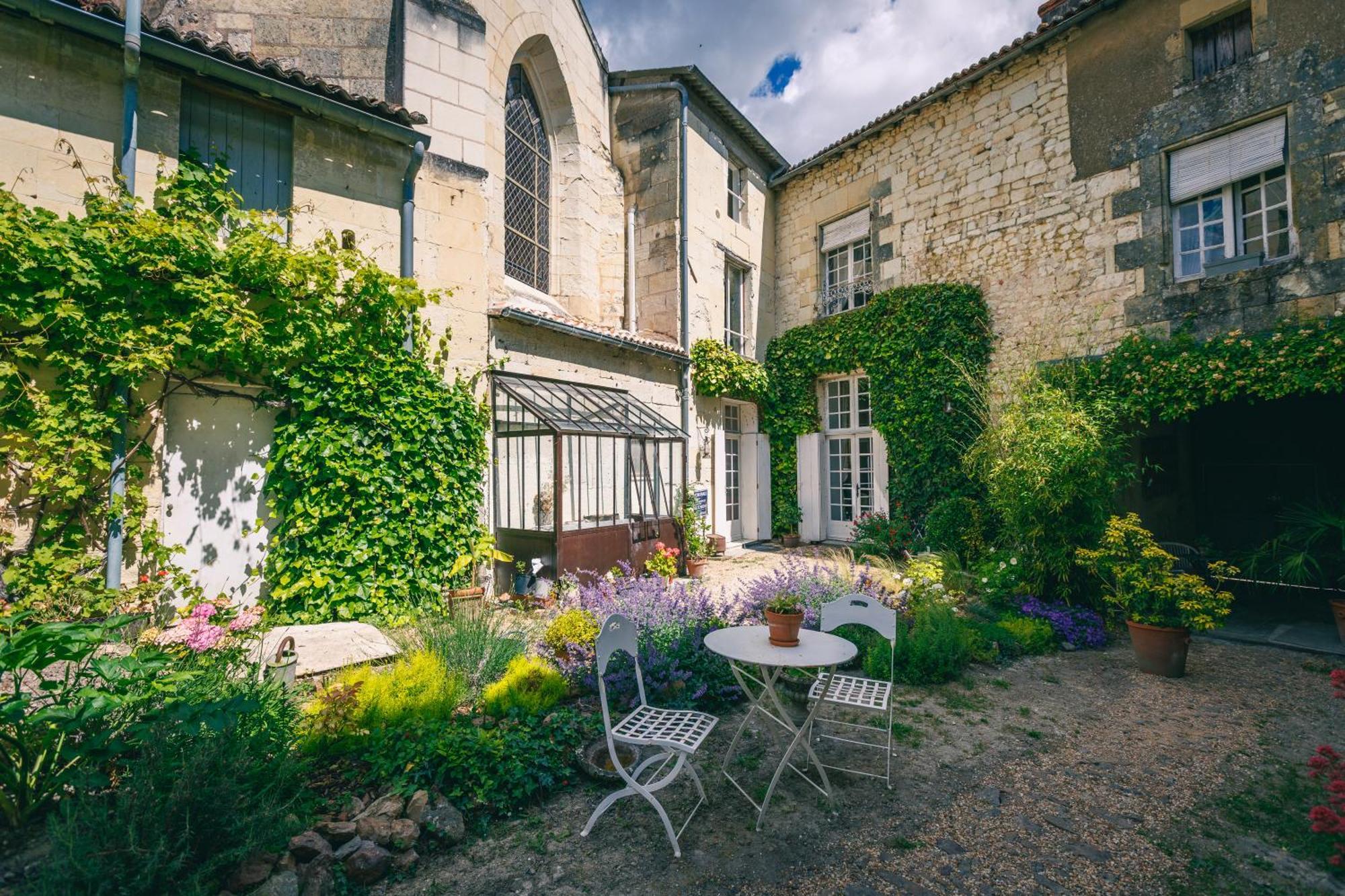 Le Prieure Sainte Croix Hotel Loudun Buitenkant foto